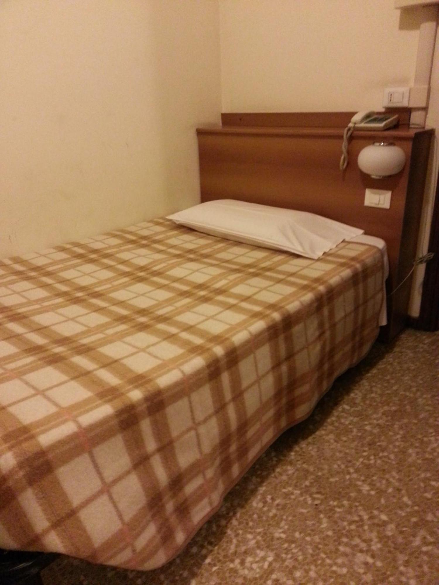 Hotel Lombardia Seveso Eksteriør bilde