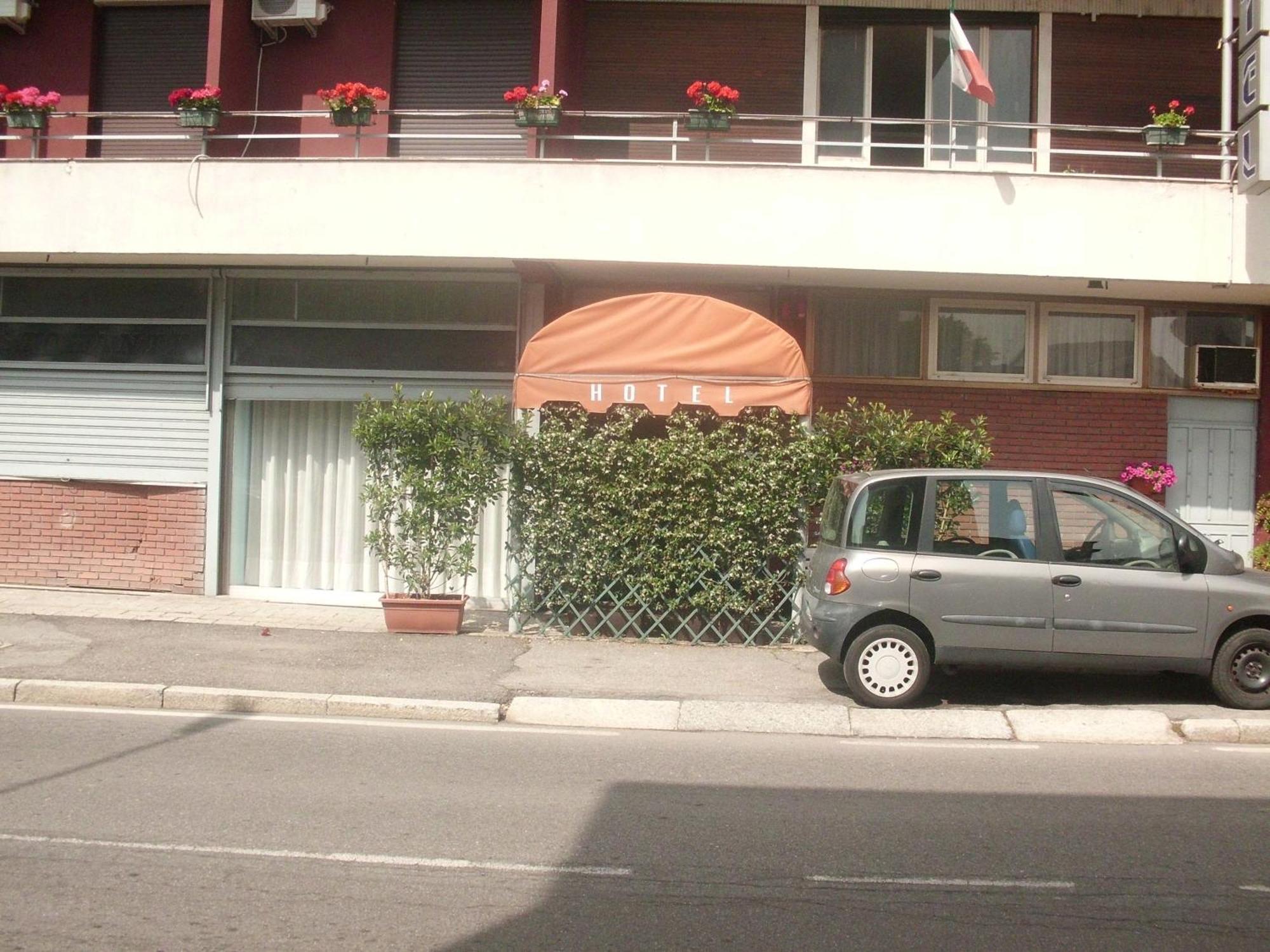 Hotel Lombardia Seveso Eksteriør bilde