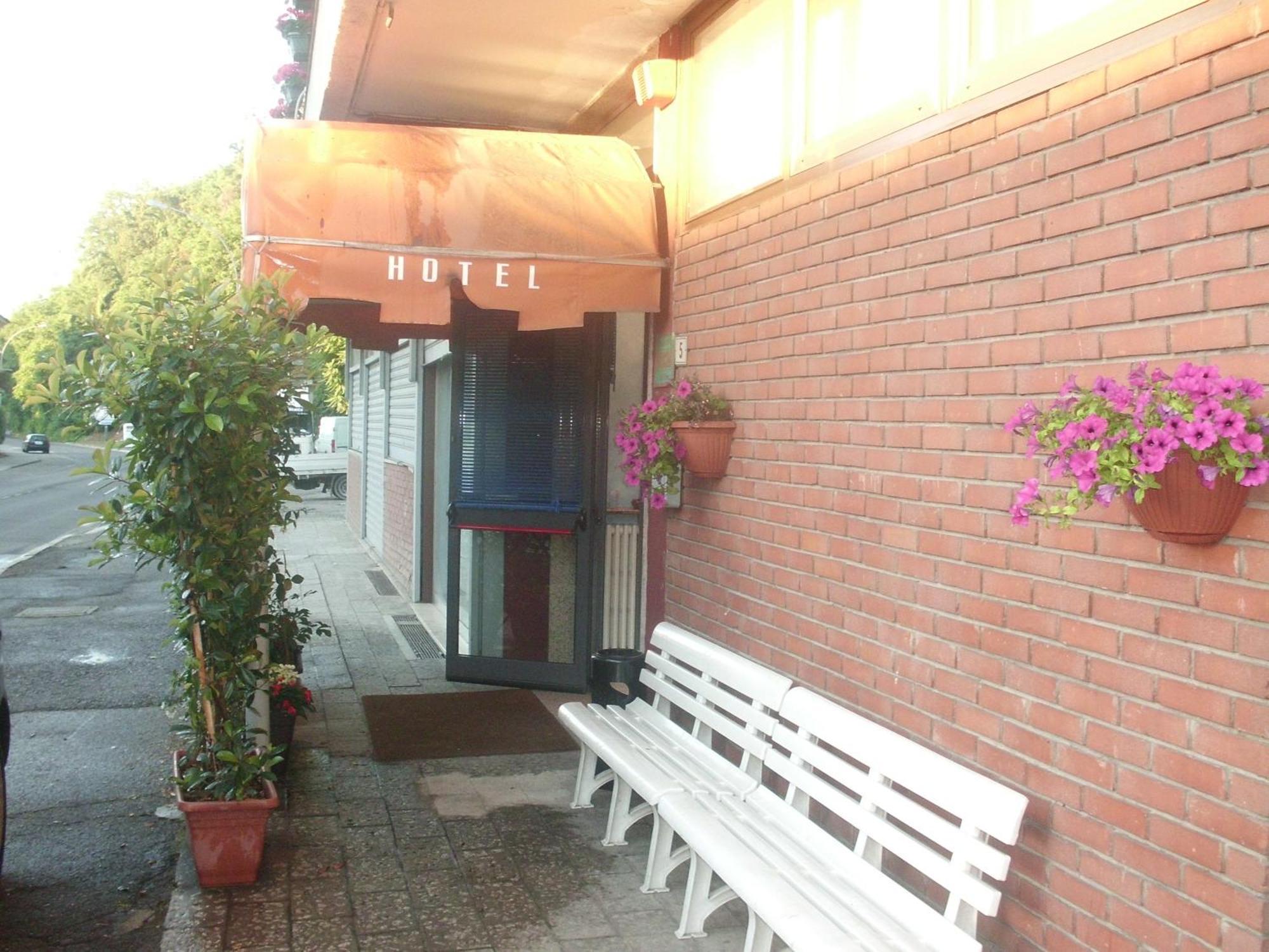Hotel Lombardia Seveso Eksteriør bilde